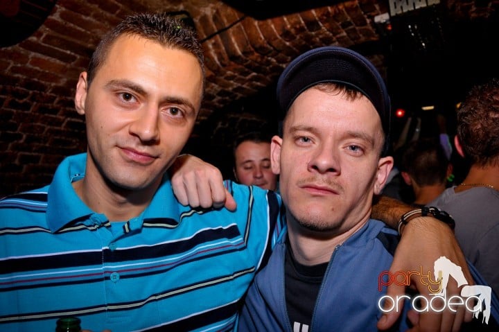 Saturday Night Party în Escape,