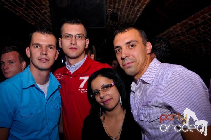 Saturday Night Party în Escape,