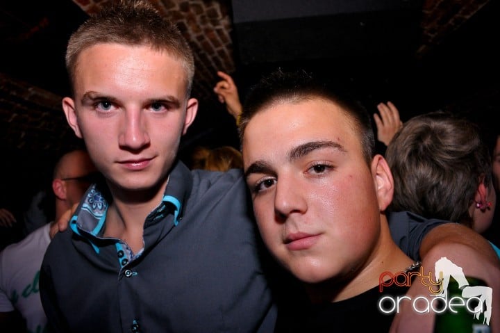 Saturday Night Party în Escape,