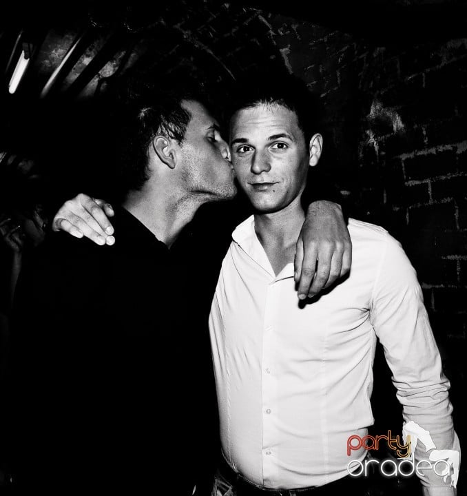 Saturday Night Party în Escape,