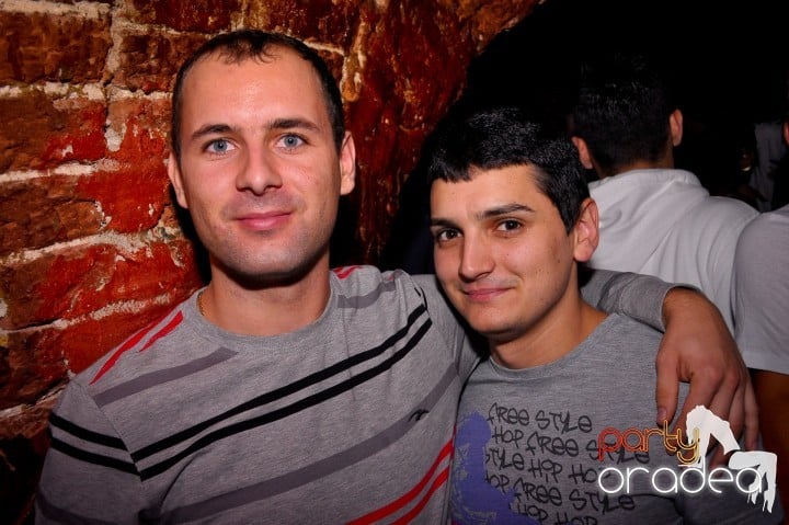 Saturday Night Party în Escape,