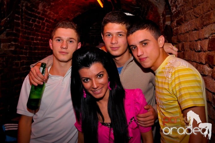 Saturday Night Party în Escape,