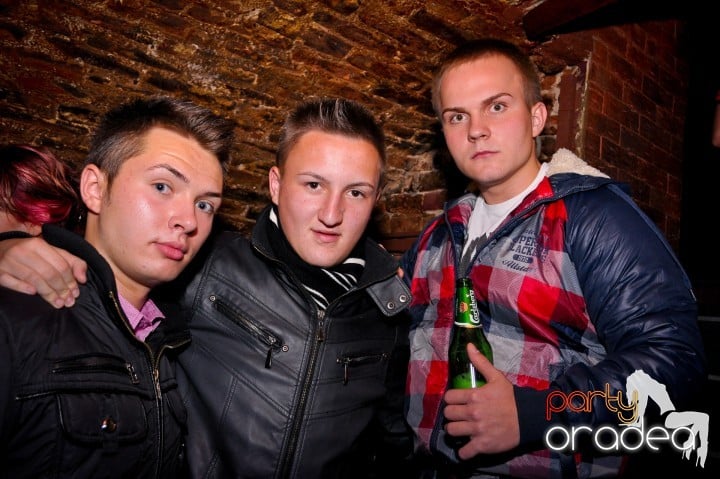 Saturday Night Party în Escape,