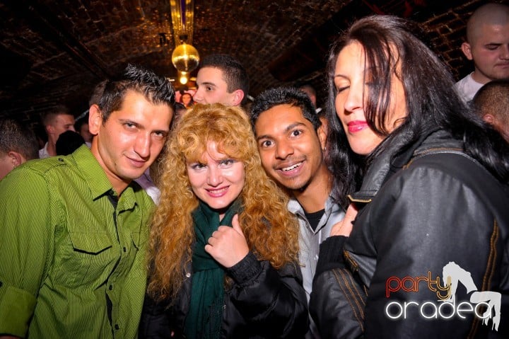 Saturday Night Party în Escape,