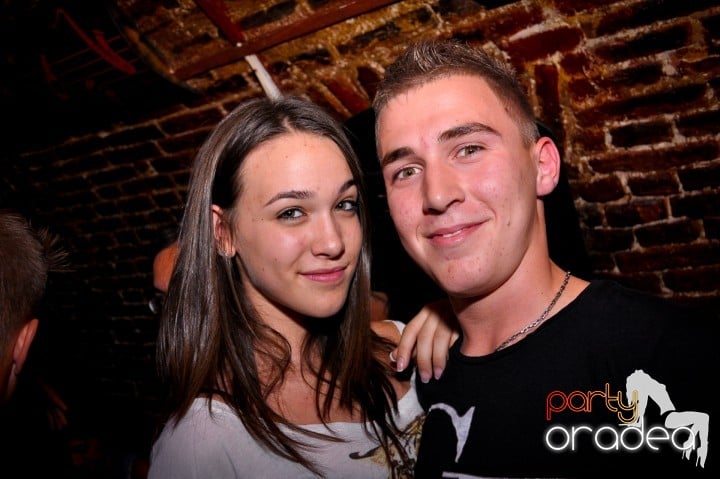 Saturday Night Party în Escape,