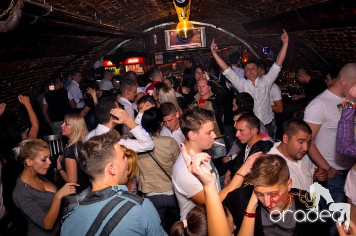 Saturday Night Party în Escape,