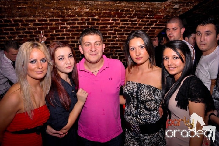 Saturday Night Party în Escape,