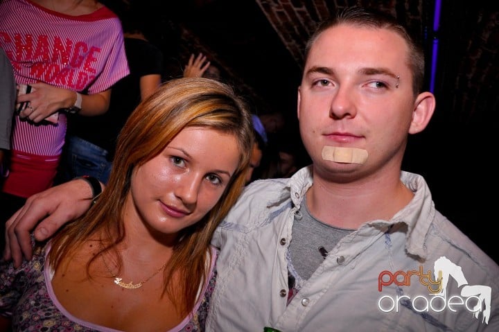 Saturday Night Party în Escape,