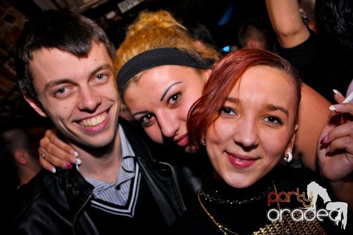 Saturday Night Party în Escape,