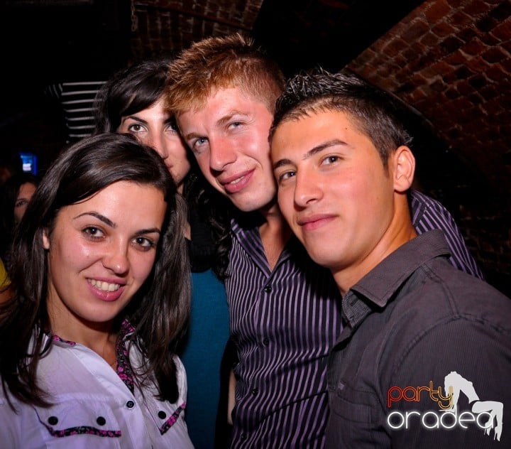 Saturday Night Party în Escape,