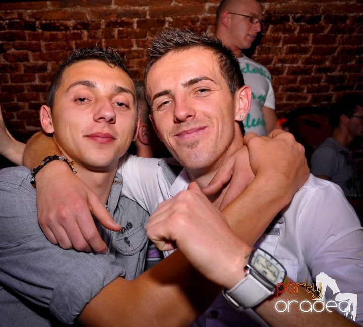 Saturday Night Party în Escape,