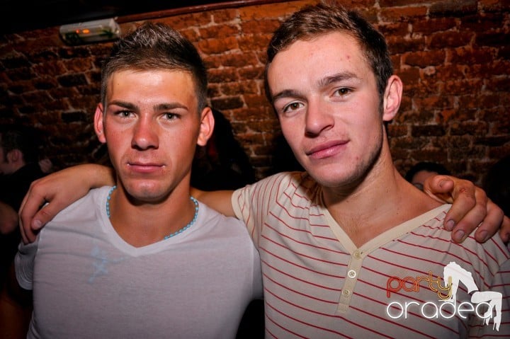 Saturday Night Party în Escape,