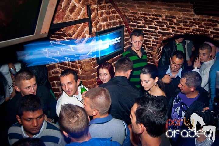 Saturday Party @ Escape,