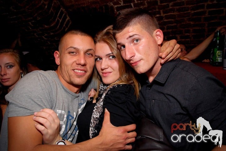 Saturday Party @ Escape,