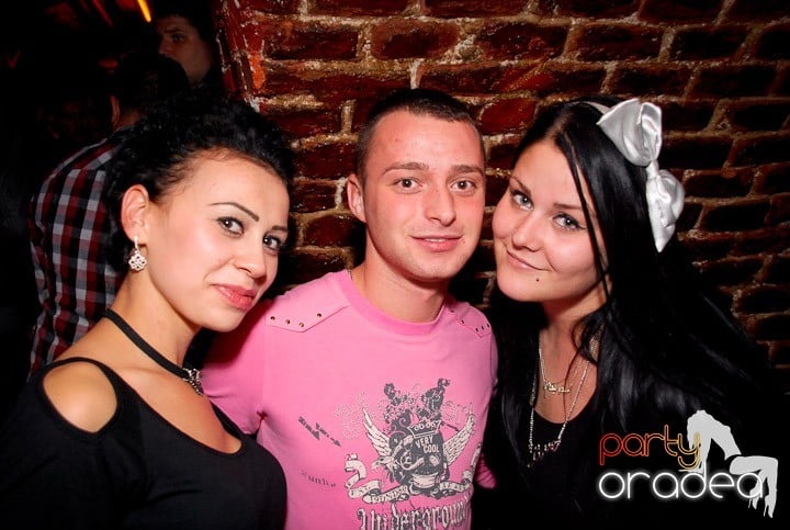 Saturday Party @ Escape,