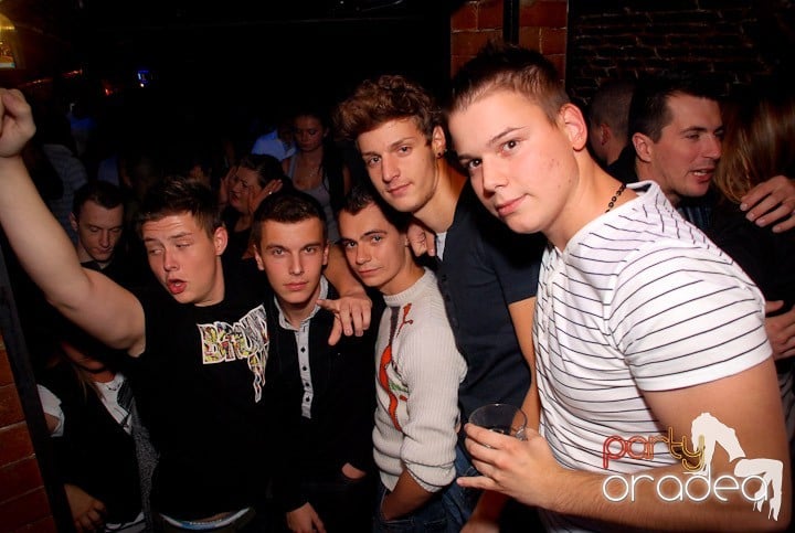 Saturday Party @ Escape,