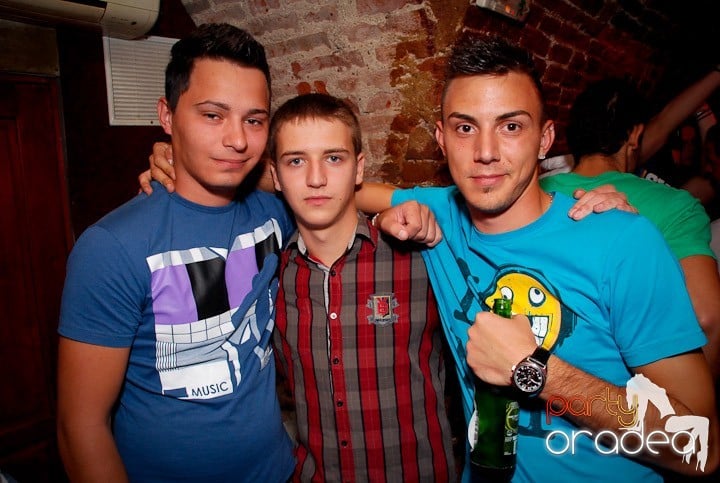 Saturday Party @ Escape, 