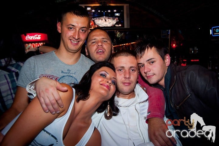 Saturday Party @ Escape,