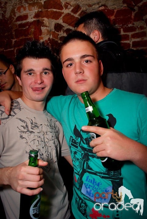 Saturday Party @ Escape,