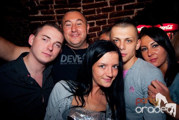 Saturday Party @ Escape,