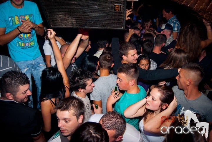 Saturday Party @ Escape,