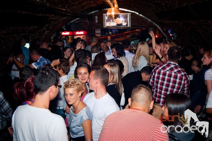 Saturday Party @ Escape,
