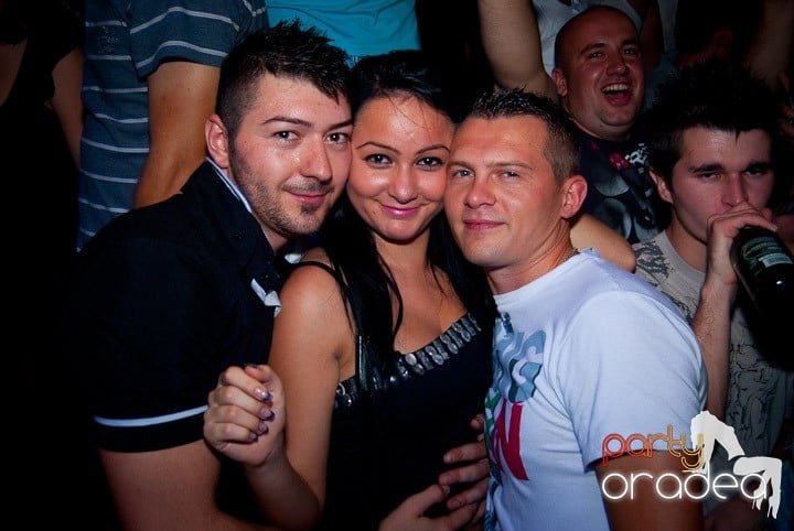 Saturday Party @ Escape,