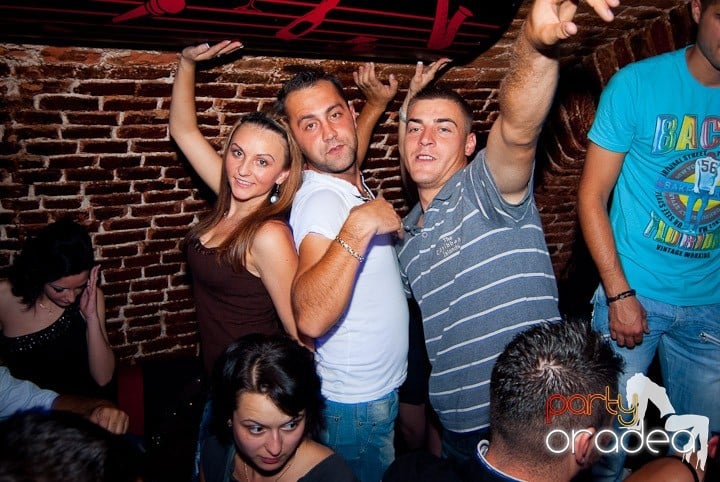Saturday Party @ Escape,