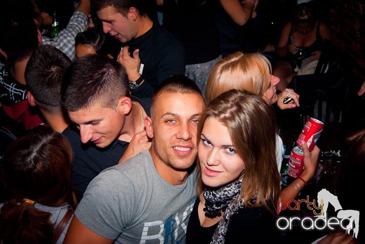 Saturday Party @ Escape,