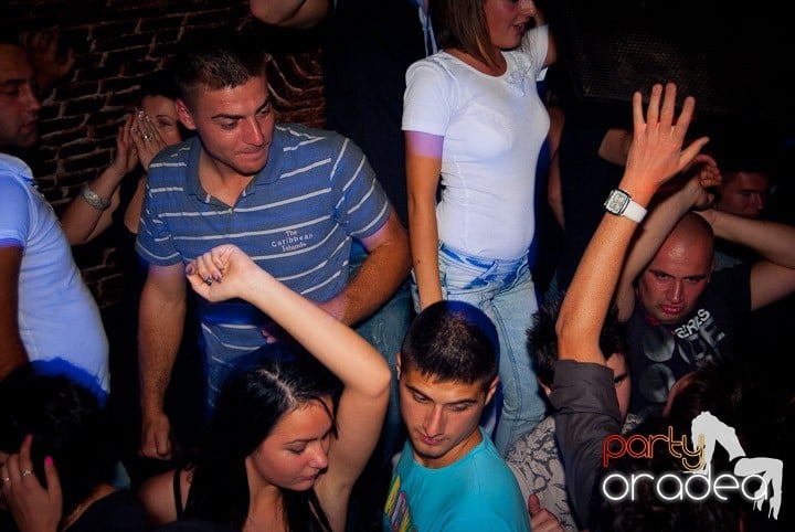 Saturday Party @ Escape,