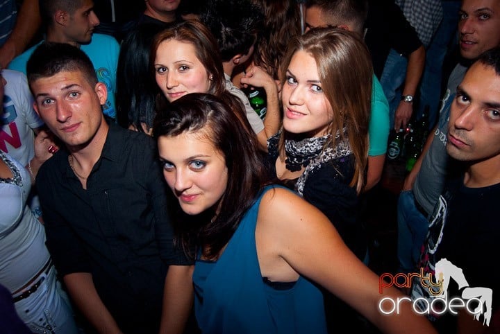 Saturday Party @ Escape,