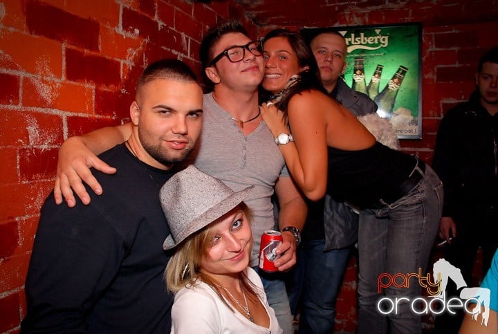 Saturday Party @ Escape,
