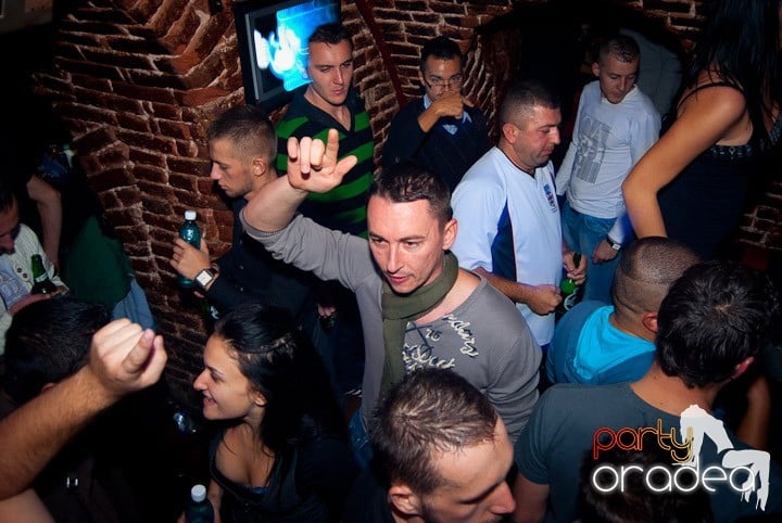 Saturday Party @ Escape,