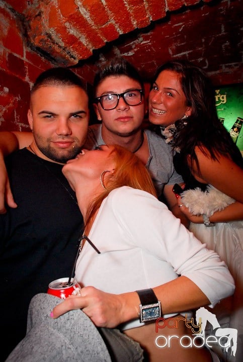 Saturday Party @ Escape,