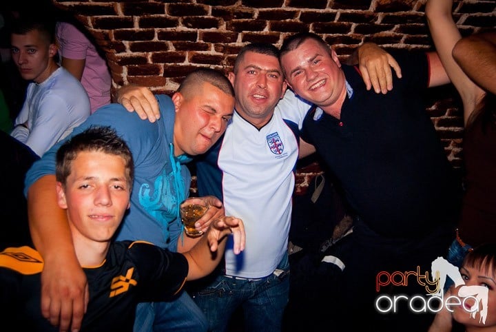 Saturday Party @ Escape,