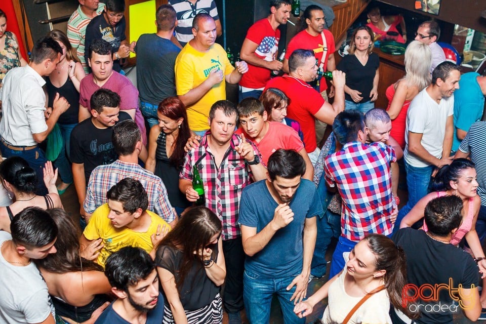 Saturday Party în Window Pub, 