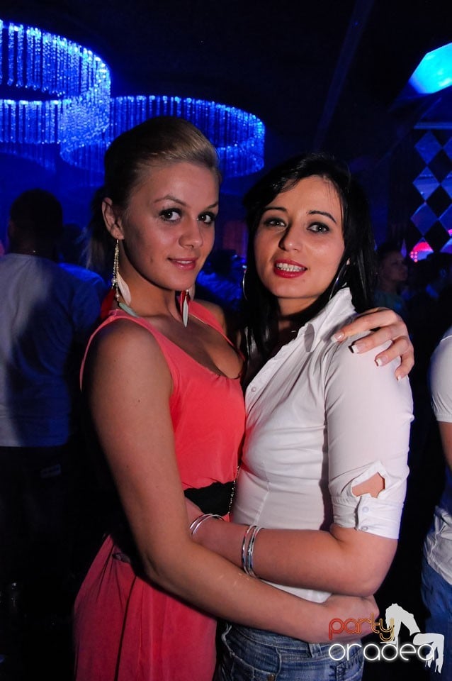 Seară de clubbing în The One,
