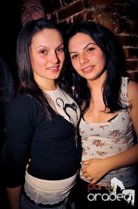 Seară de joi în Club Escape,