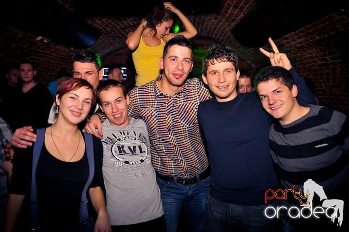 Seară de joi în Club Escape,