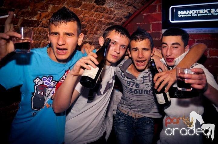 Seară de joi în Club Escape,