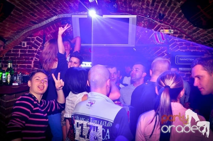 Seară de joi în Club Escape,