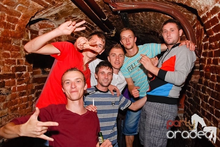Seară de joi în Club Escape,