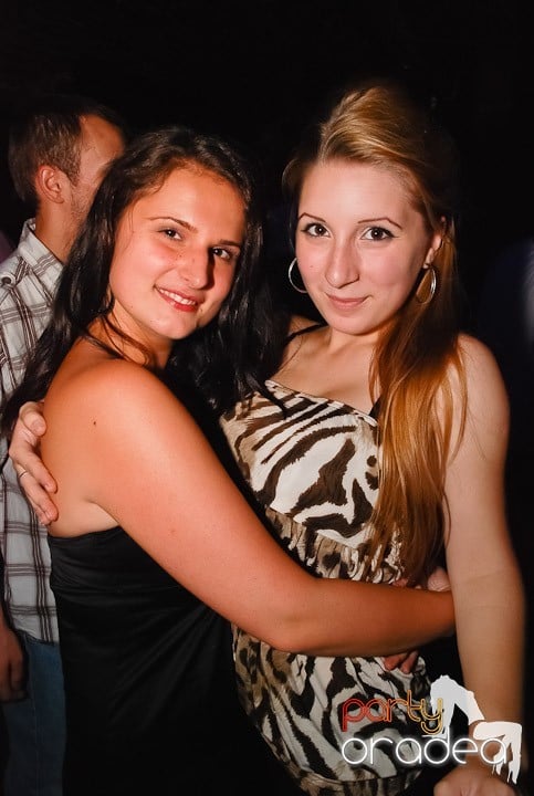 Seară incendiară în Club Escape,