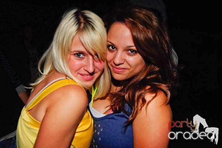 Seară incendiară în Club Escape,