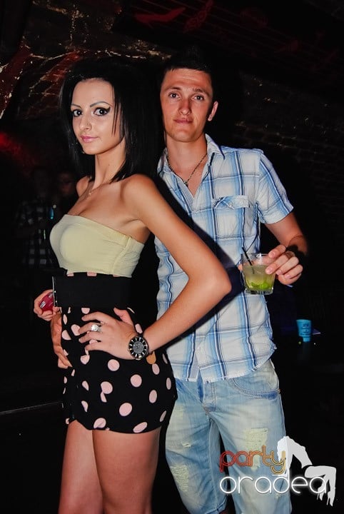 Seară incendiară în Club Escape,