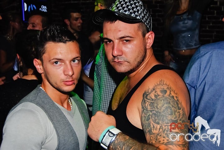 Seară incendiară în Club Escape,