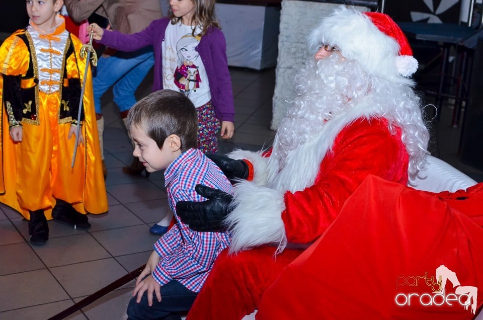 Serbare de Crăciun în No Problem, 