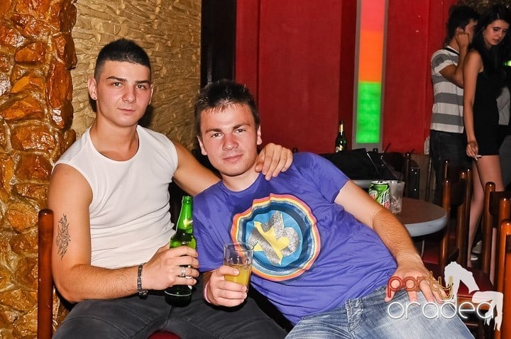 Sfârşit de săptămână cu distracţie şi muzică bună în Downtown,