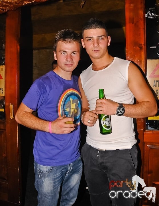 Sfârşit de săptămână cu distracţie şi muzică bună în Downtown,