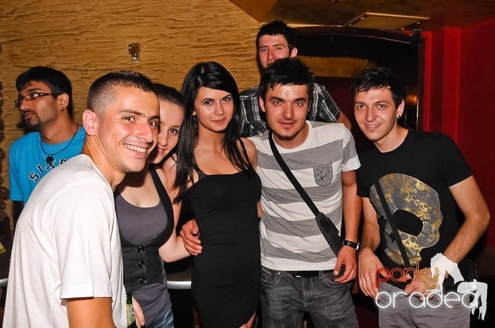 Sfârşit de săptămână cu distracţie şi muzică bună în Downtown,